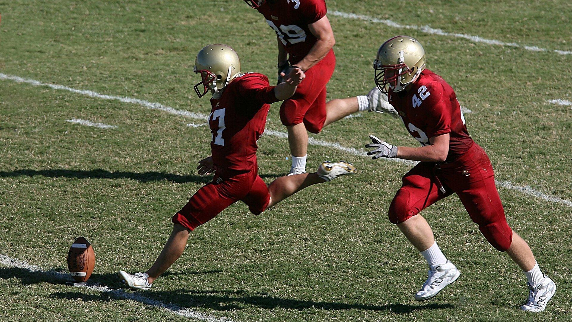 勒沃库森vs科隆赛前安检风波引争议，极端措施触碰球迷尊严底线