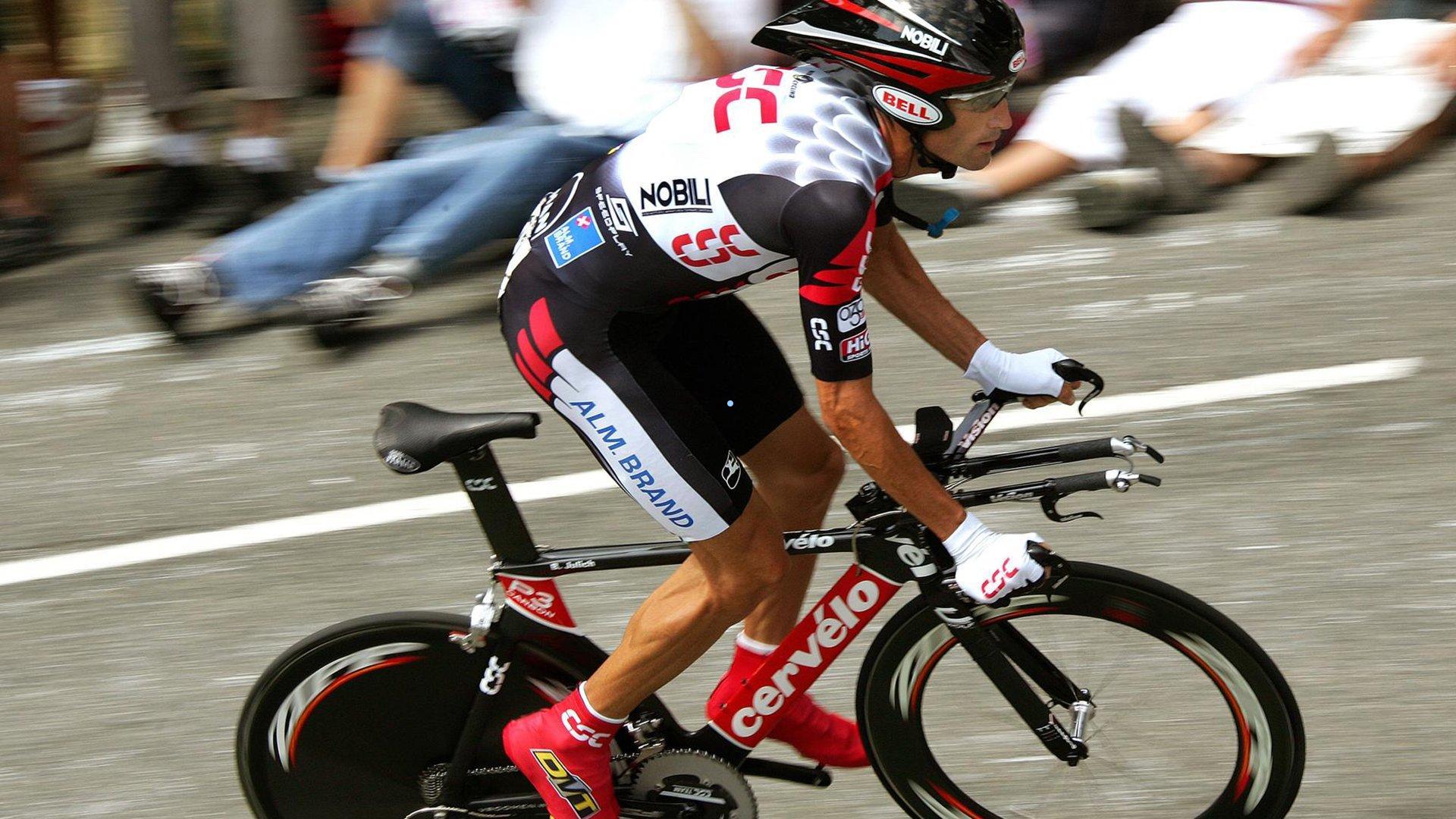 巴萨跃居第四！2025年足坛俱乐部排名全新发布，皇马意外落选前五，曼城仅列第七